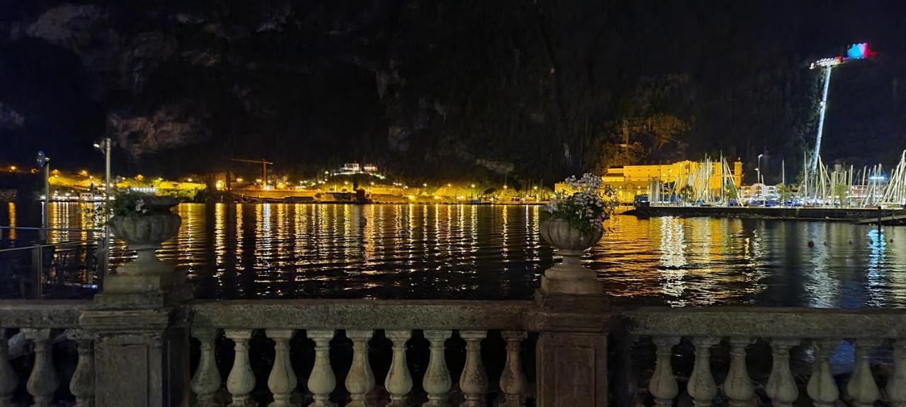 Infinite Blue Apartment Riva del Garda Luaran gambar